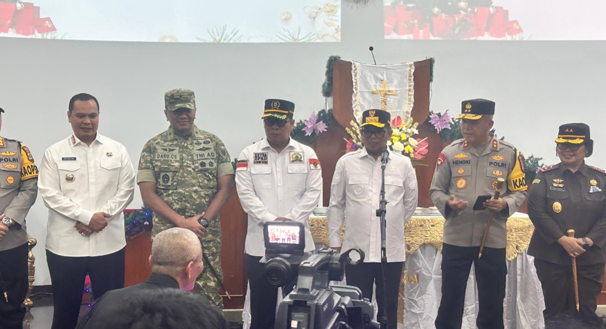 Wali Kota Serang Dampingi Gubernur Banten Tinjau Perayaan Malam Natal 2025.