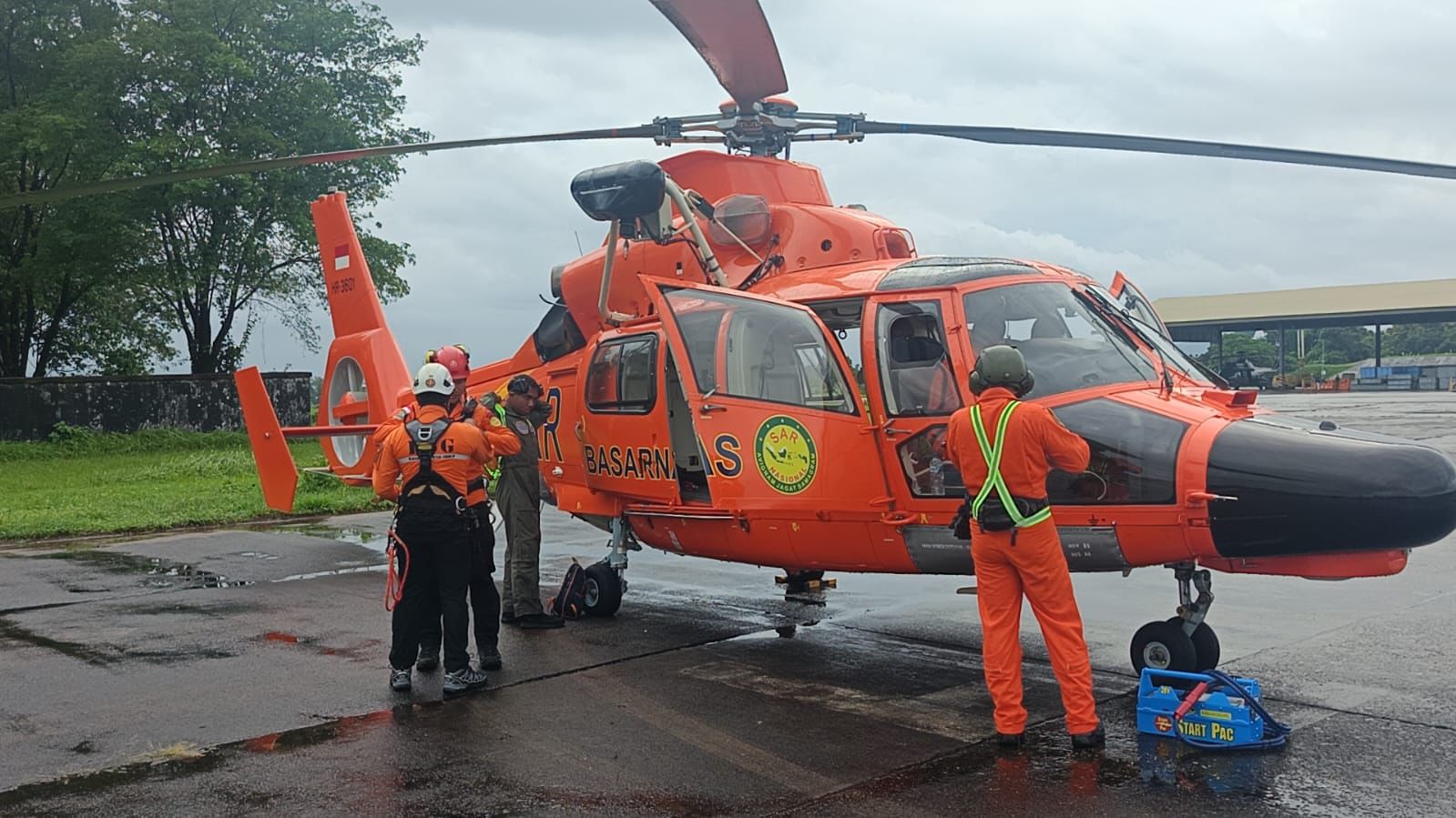Breaking News: Seluruh Korban Pesawat Jatuh Ditemukan, Dua Korban Terakhir Dievakuasi dari Jurang